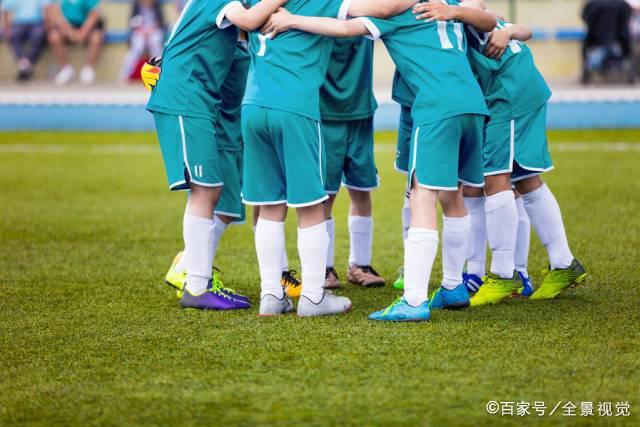 20年前的今天 梅西首次代表巴萨一线队首发